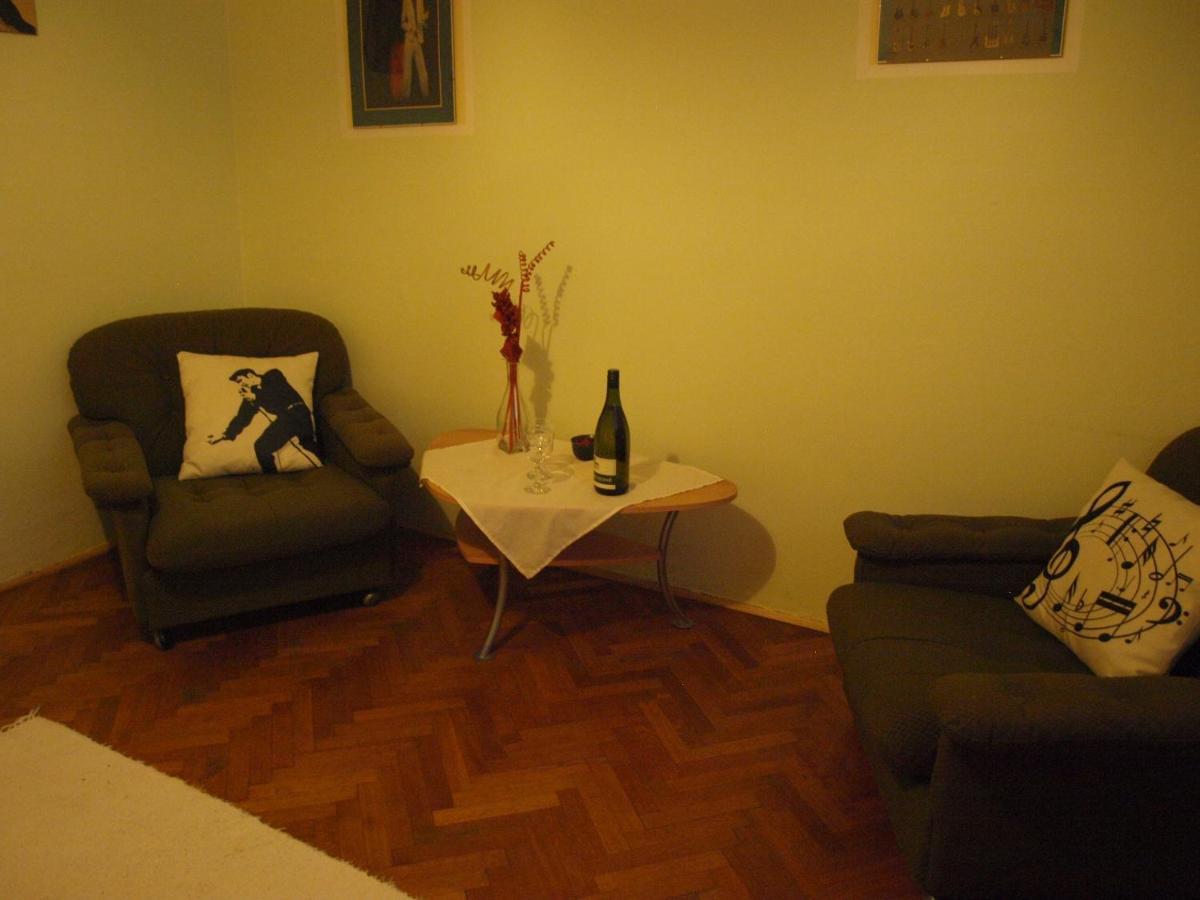 Apartmany Rossa Louny Buitenkant foto